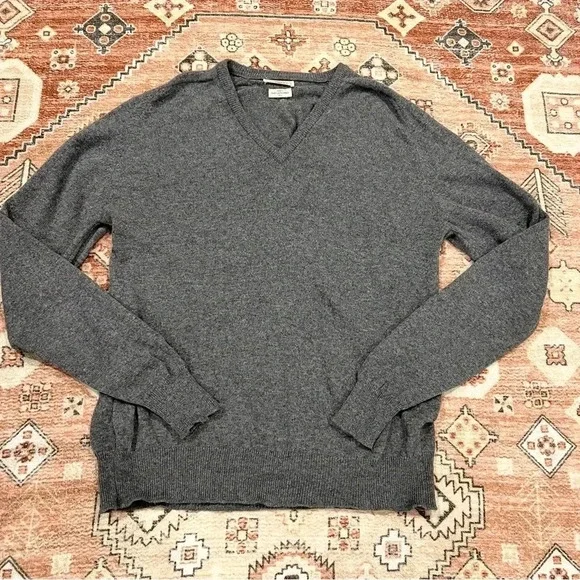 Vintage 100% Pure Lambs Wool Knit Gray V-Neck Sweater - Picture 1 of 4